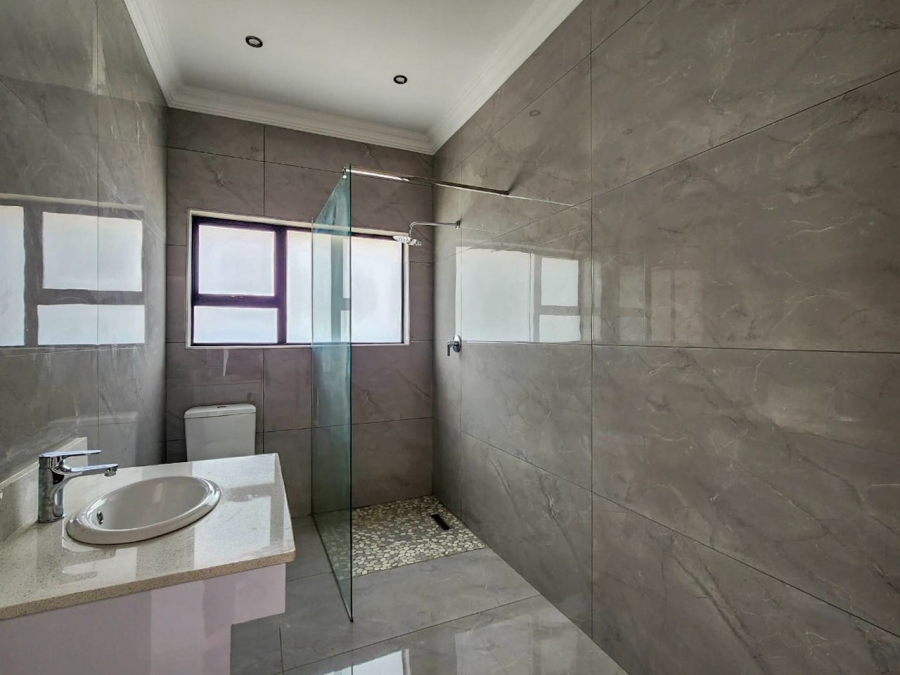 To Let 5 Bedroom Property for Rent in Melodie North West
